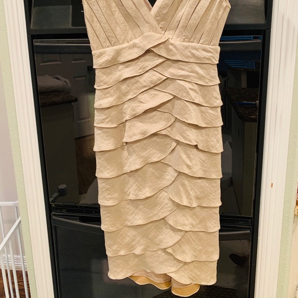 Classic dress - Picture 4 of 4